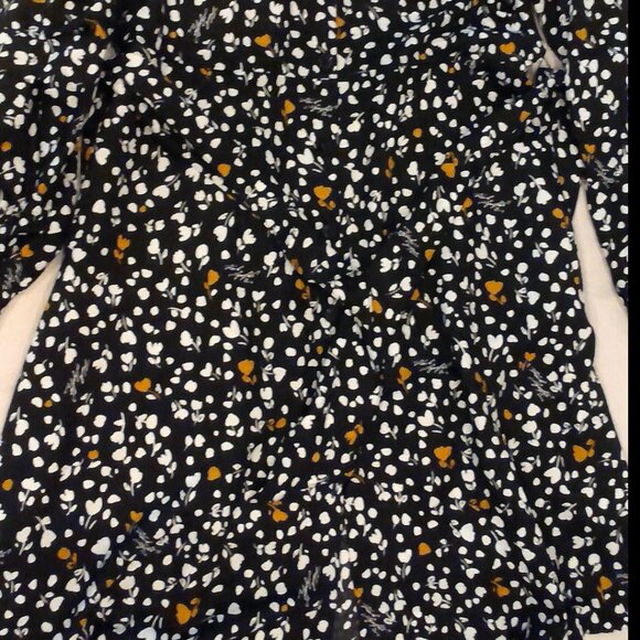 KARL LAGERFELD Dress. Button Front in Black with Floral print silk. Sz 14 - Picture 6 of 6